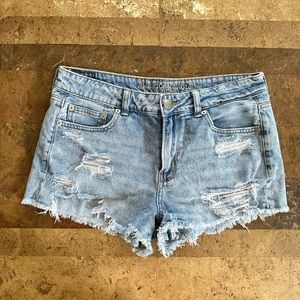American Eagle Tomgirl shortie light  acid wash jean shorts, 6